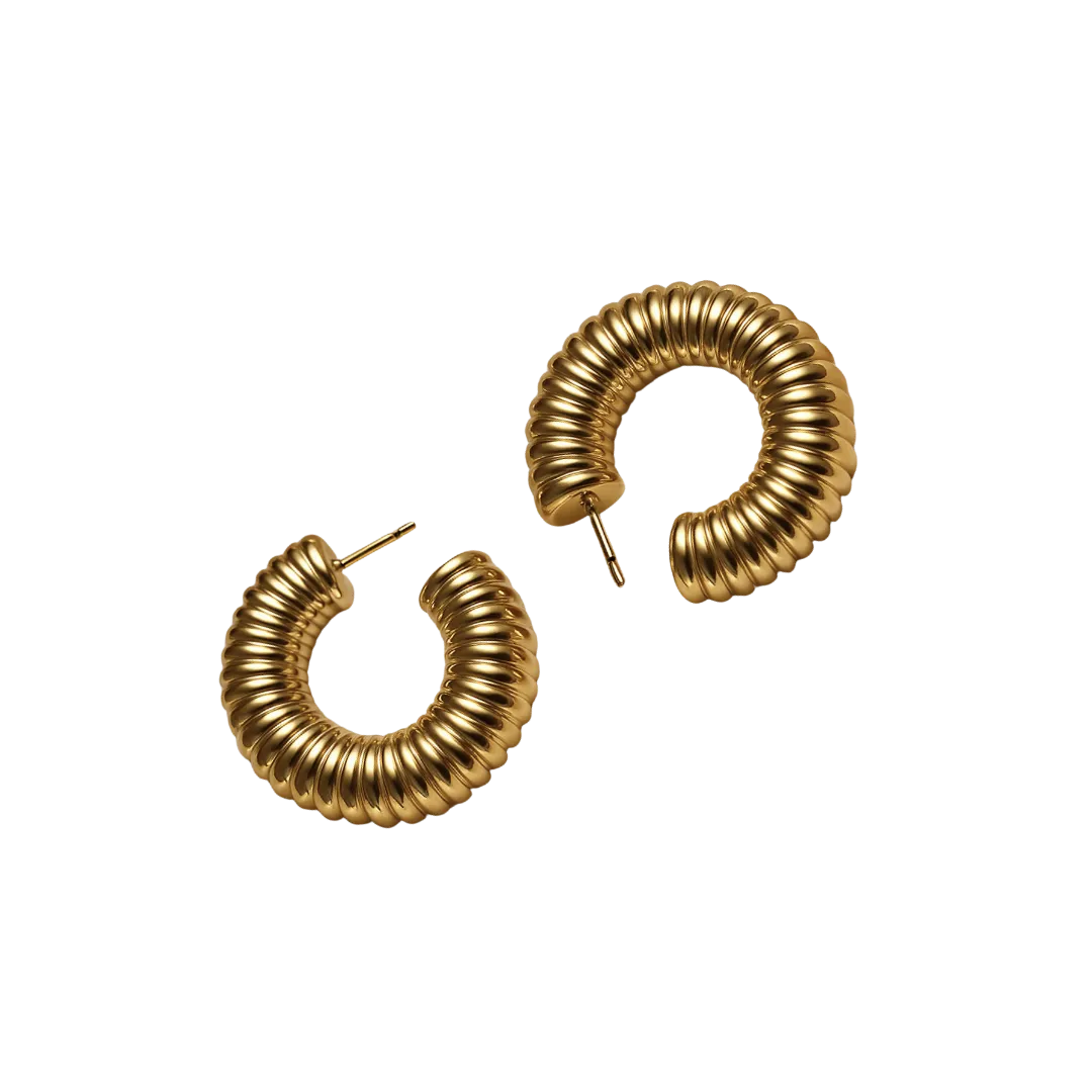 Accesorios de moda para mujer con textura marcada y cierre a presión