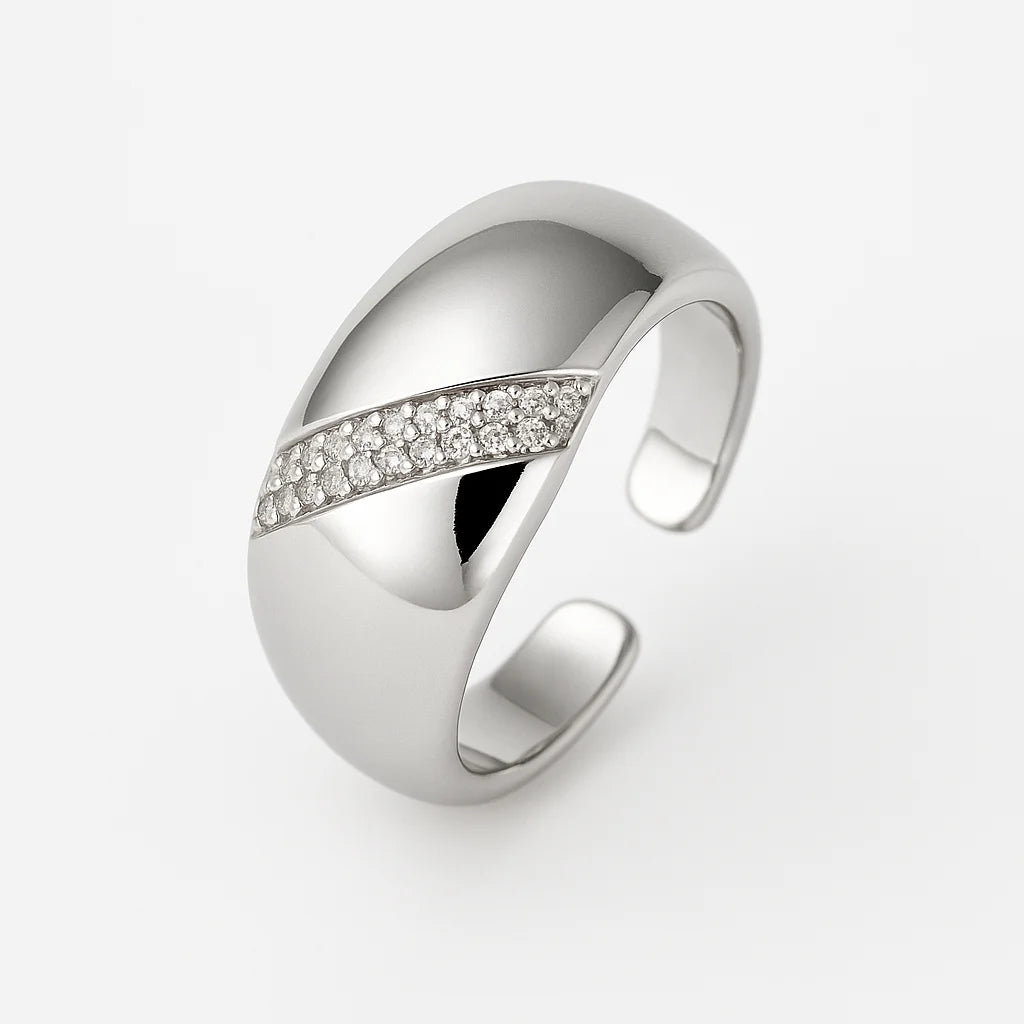 Vista lateral del anillo tipo gota con acabado espejo