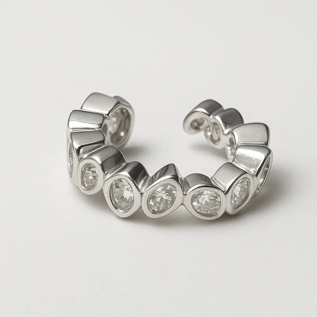 earcuff-detalle-hojas-circones-vista-frontal-webp