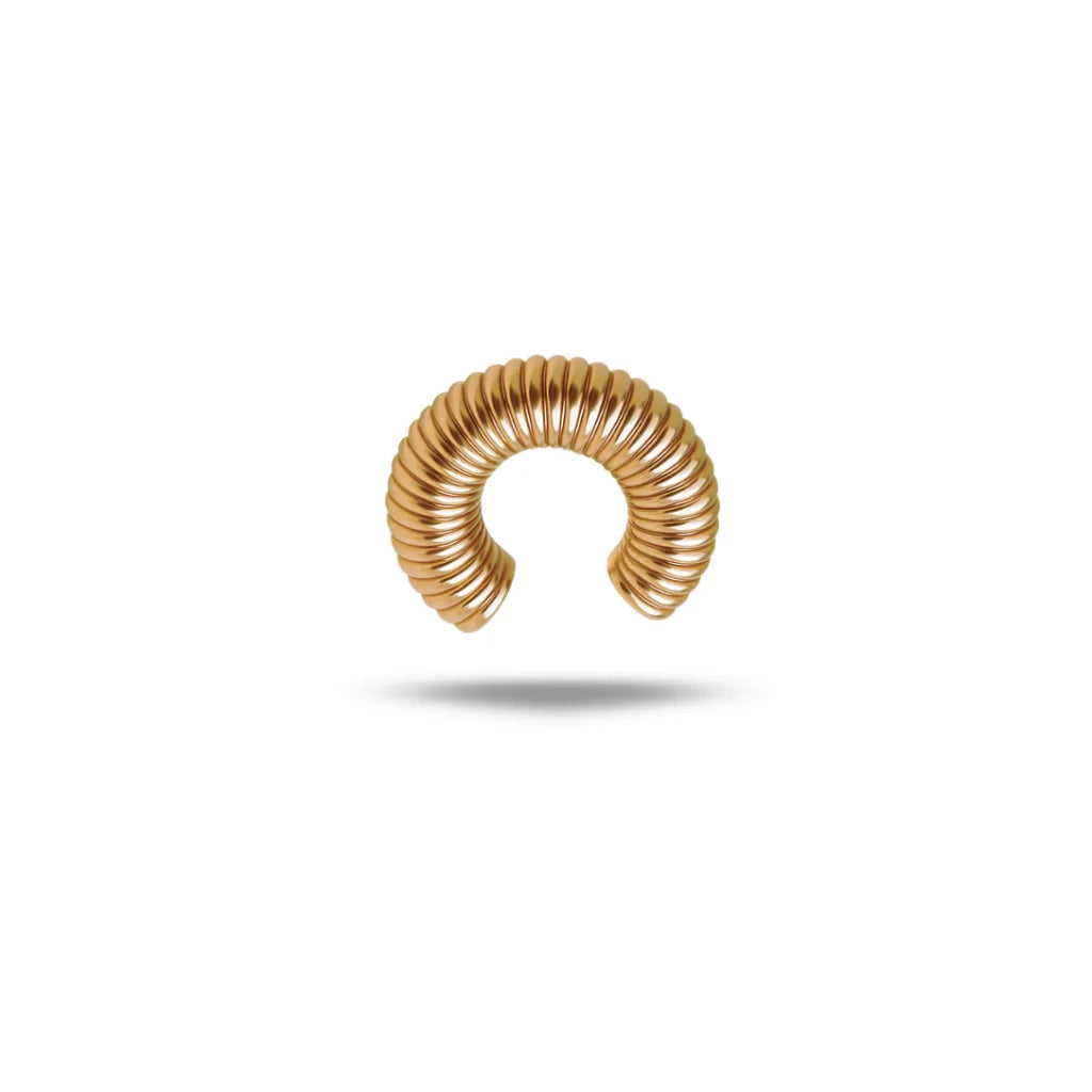 Ear cuff estructurado con textura lineal