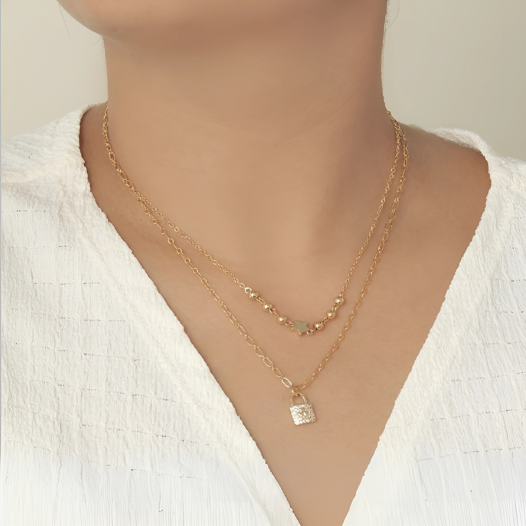 Accesorio de moda con capas, ideal para looks delicados y protectores