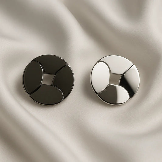 Aretes Topos Lunar de acero inoxidable con diseño abstracto colombiano. Topos modernos y livianos en acero – MC Accesorios