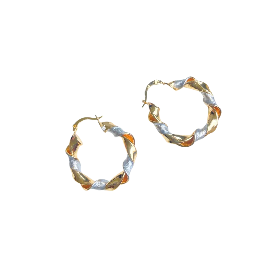Accesorios de moda femeninos con acabado metálico combinado
