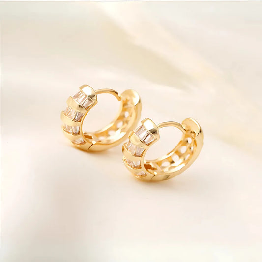Accesorios dorados medianos para mujer con incrustaciones de cristales

