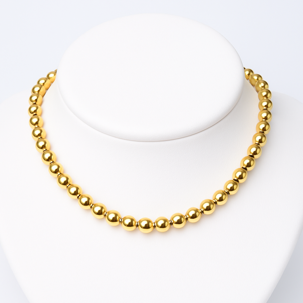 Collar de bolas doradas, diseño moderno y clásico a la vez


