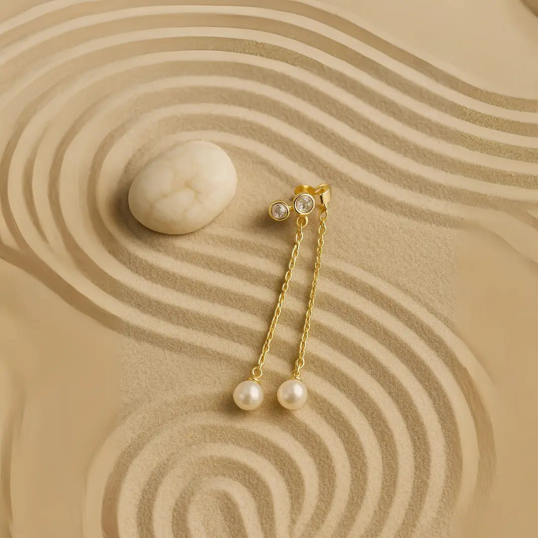 Ear cuff cristal con perlas visto de frente

