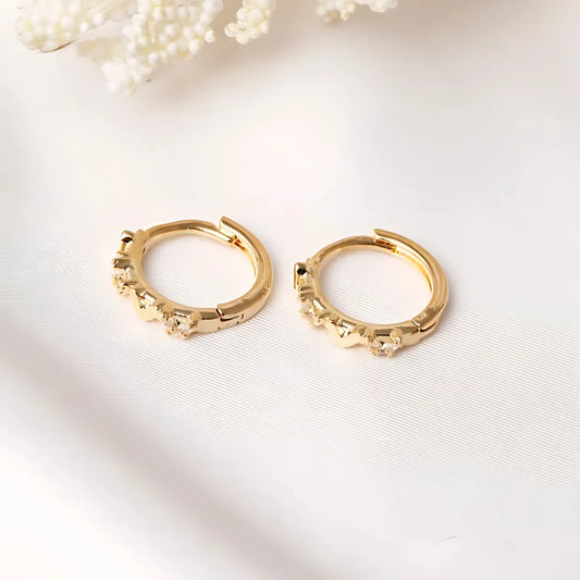 Accesorios dorados Huggies Baby con corazones en relieve y baño de oro 24K

