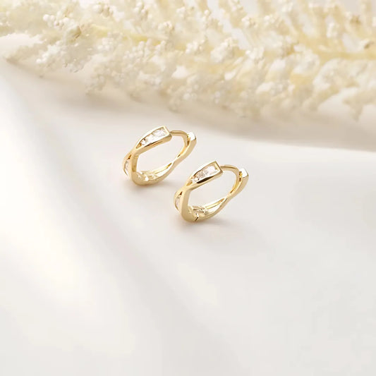 Accesorios Huggies Destello dorados con textura brillante y baño de oro 24K

