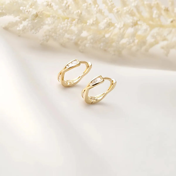 Accesorios Huggies Destello dorados con textura brillante y baño de oro 24K

