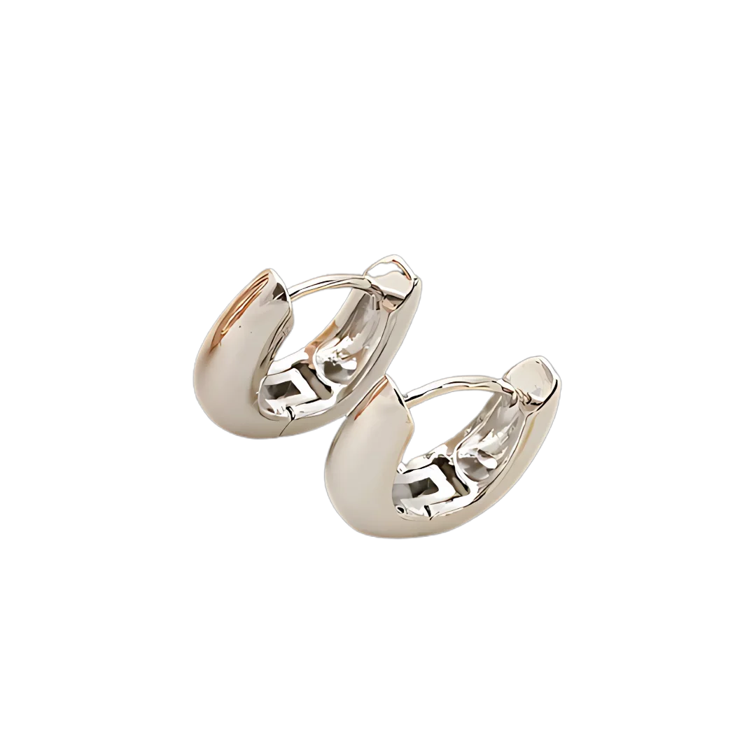 Aretes plateados Huggies Verso, cierre seguro y diseño liviano, accesorios para mujer modernos.