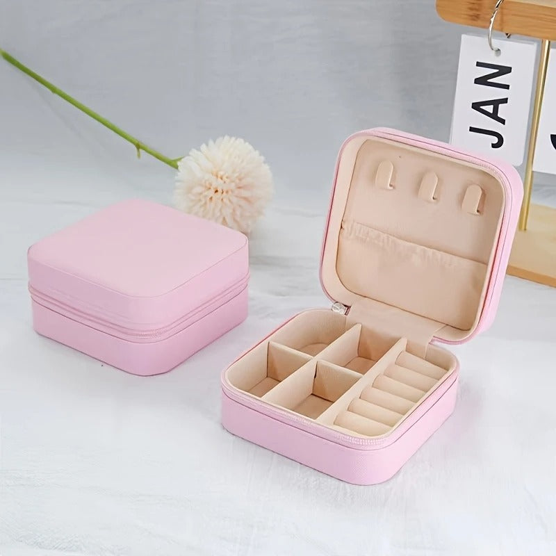 Accesorio de joyería rosado tipo joyero con cuero texturizado y divisiones


