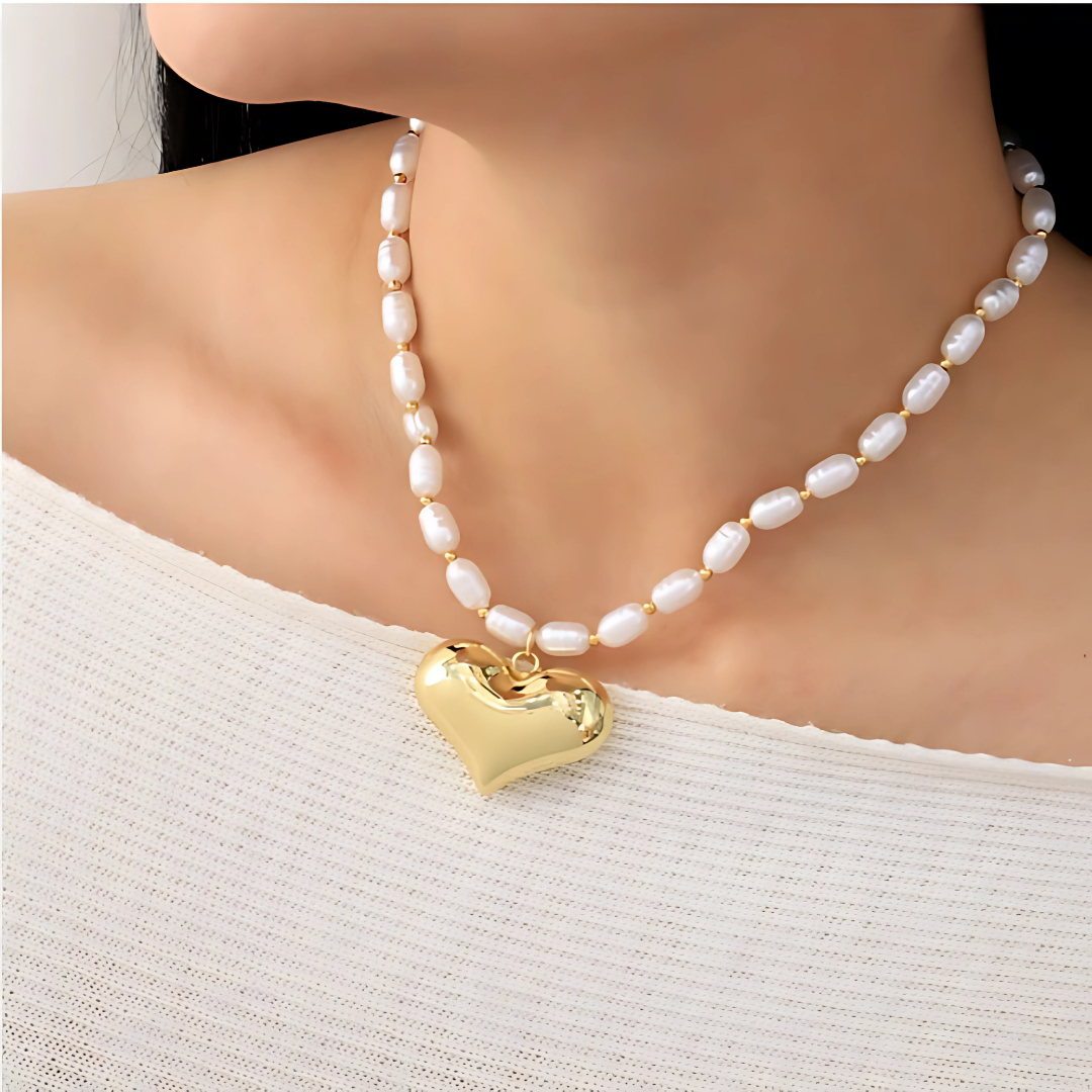 Accesorio de moda con perlas blancas y corazón en baño de oro 24K

Joya importada femenina ideal para regalar o destacar en eventos

