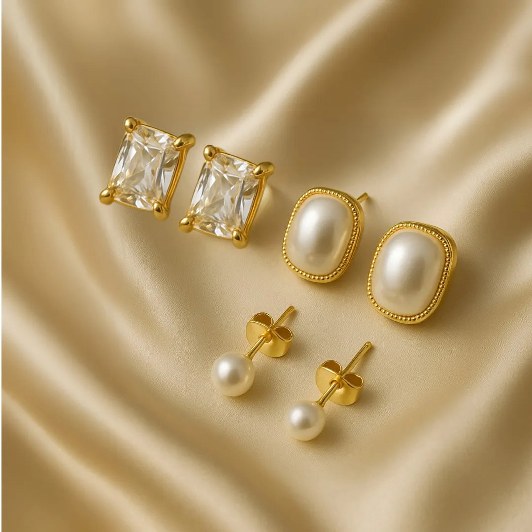 Aretes dorados con cristales brillantes en estilo minimalista

